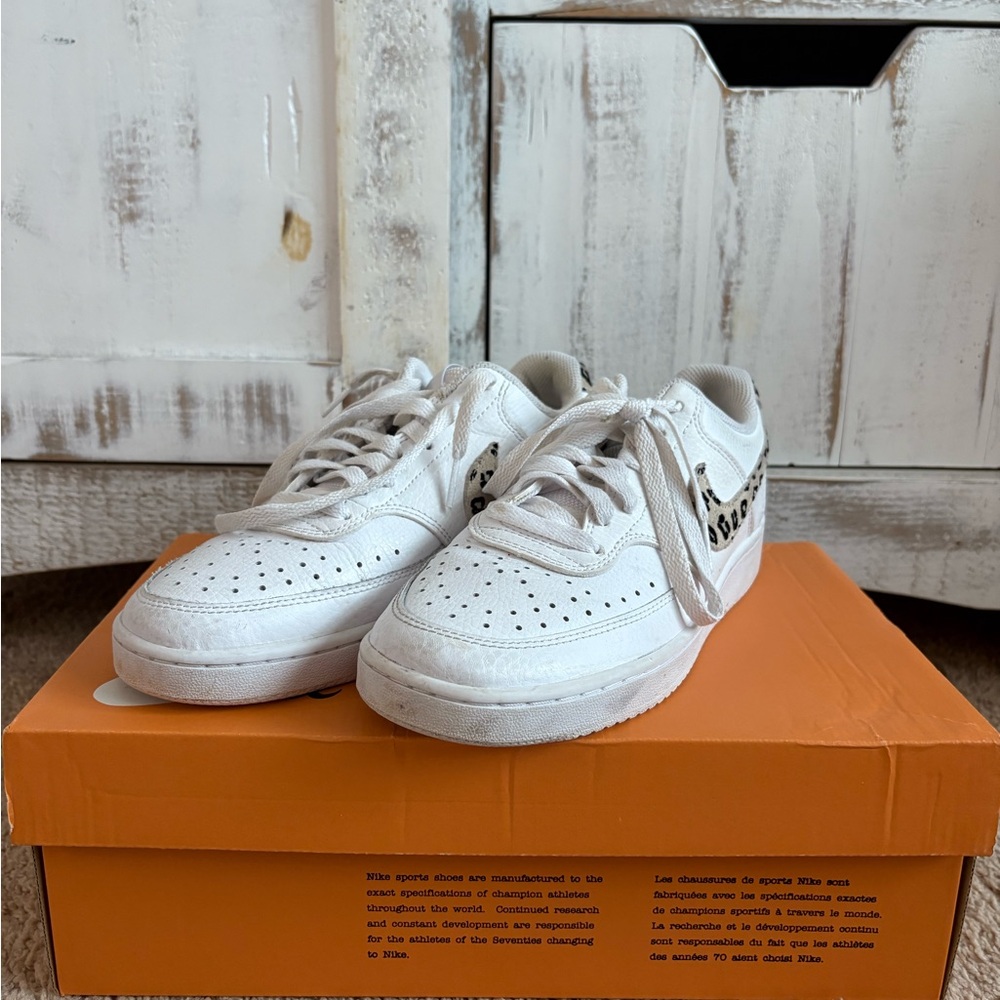 Nike White and Black Women's Sneakers